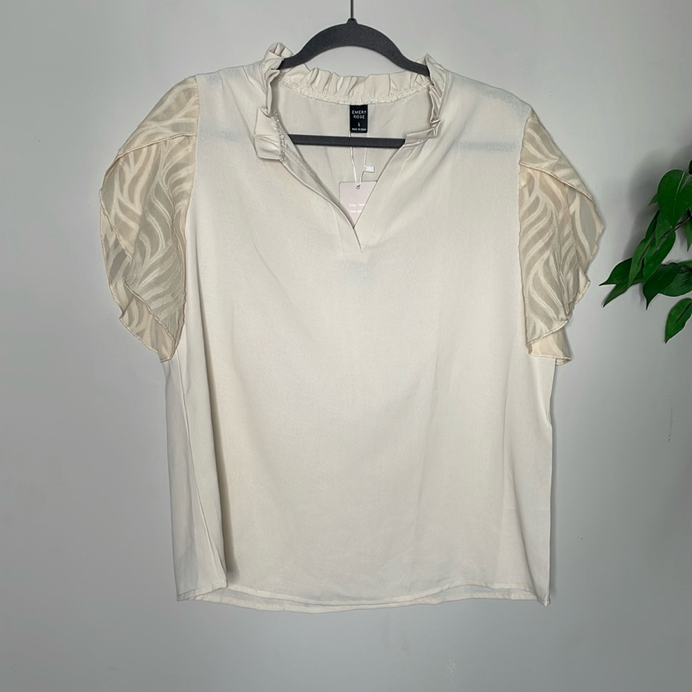Emery Rose Short Sleeve Vee Neck Top